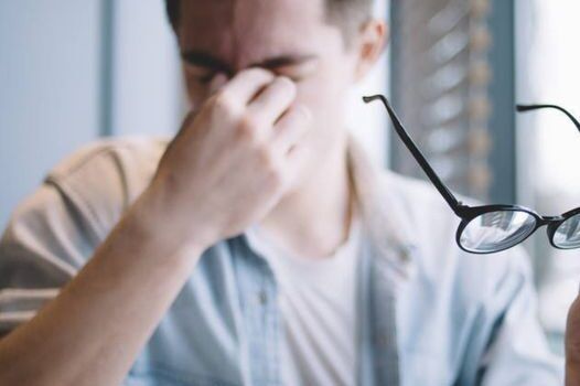 ¿Cuáles son los síntomas comunes del astigmatismo?