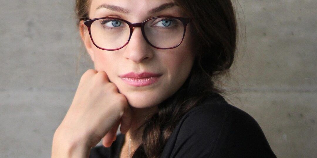 Cómo mantener tus gafas impecables sin dañarlas